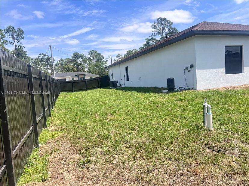 Picture of 920 E Barton St, Lehigh Acres FL 33974