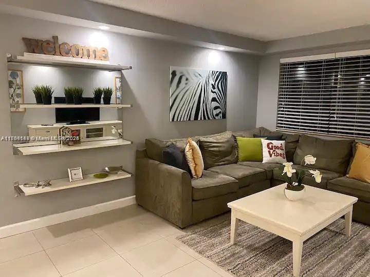 Picture of 310 Golden Isles Dr # 109, Hallandale Beach FL 33009