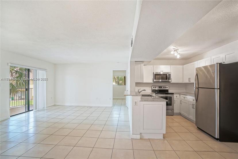 Picture of 450 Palm Cir W # 201, Pembroke Pines FL 33025