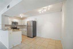 Picture of 450 Palm Cir W # 201, Pembroke Pines, FL 33025
