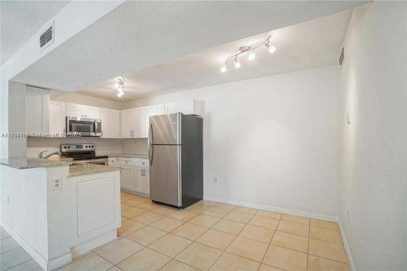 Picture of 450 Palm Cir W # 201, Pembroke Pines FL 33025