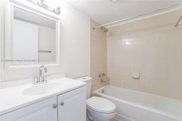 Picture of 450 Palm Cir W # 201, Pembroke Pines, FL 33025