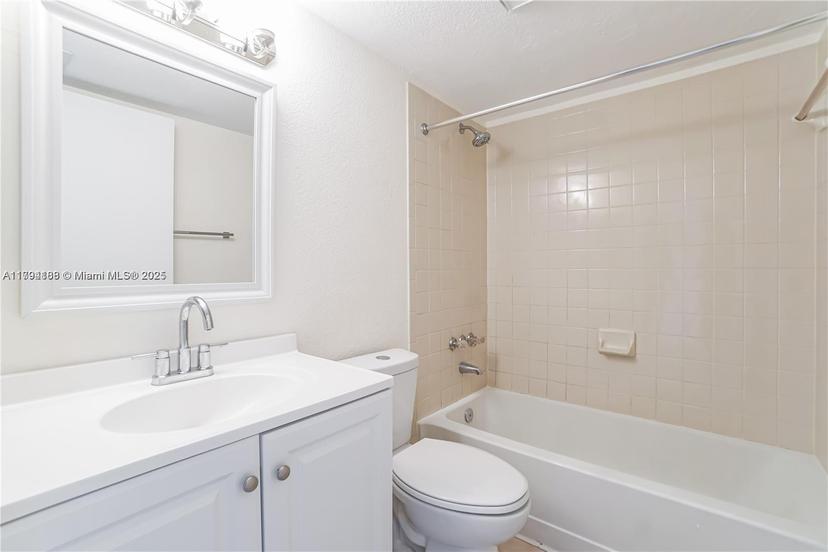 Picture of 450 Palm Cir W # 201, Pembroke Pines FL 33025