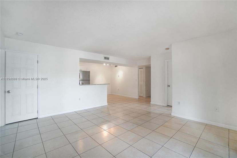 Picture of 450 Palm Cir W # 201, Pembroke Pines FL 33025