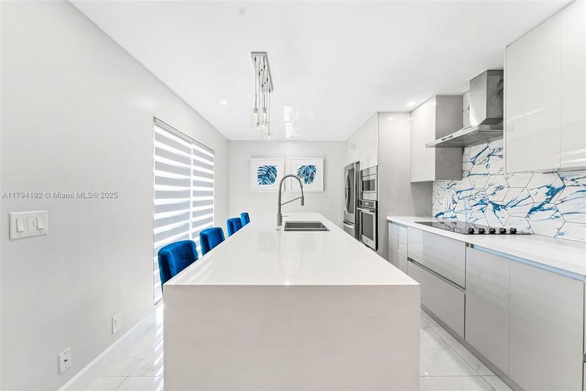 Picture of 2557 Lakeview Ct # 2557, Cooper City FL 33026
