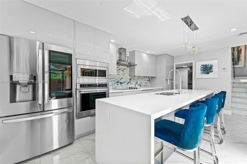 Picture of 2557 Lakeview Ct # 2557, Cooper City FL 33026