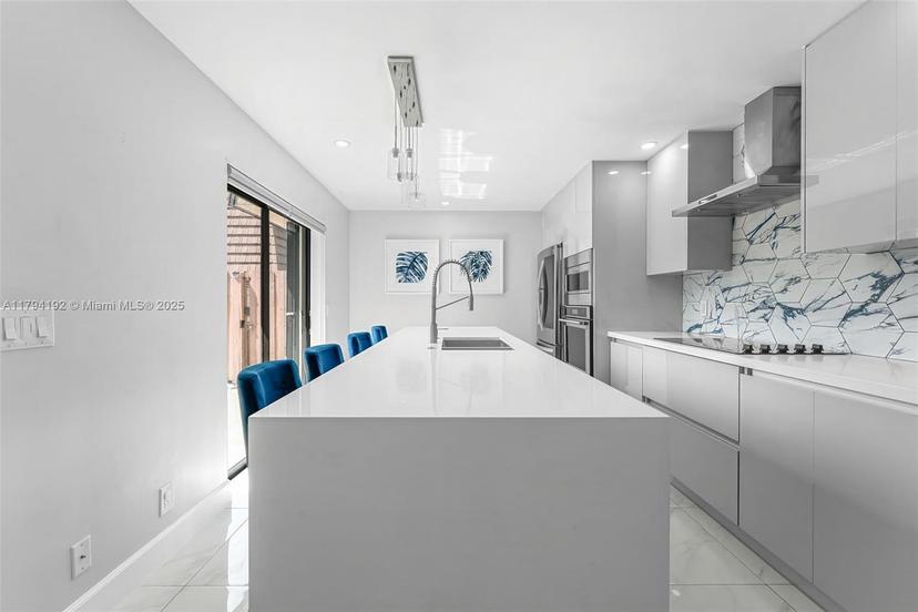 Picture of 2557 Lakeview Ct # 2557, Cooper City FL 33026