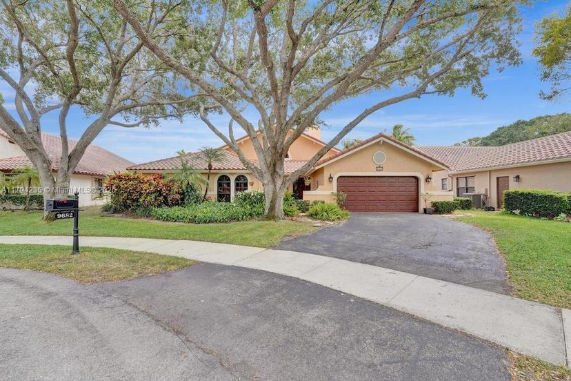 Picture of 9682 Ridgecrest Ct, Davie FL 33328
