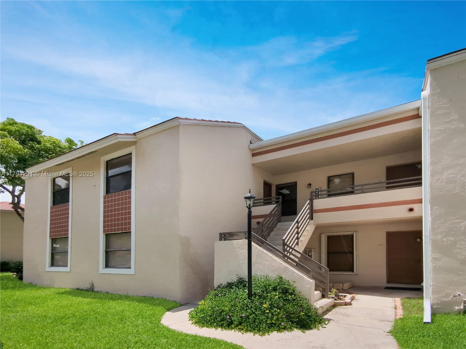 Picture of 9823 NW 3Rd Ct # 2, Plantation, FL 33324