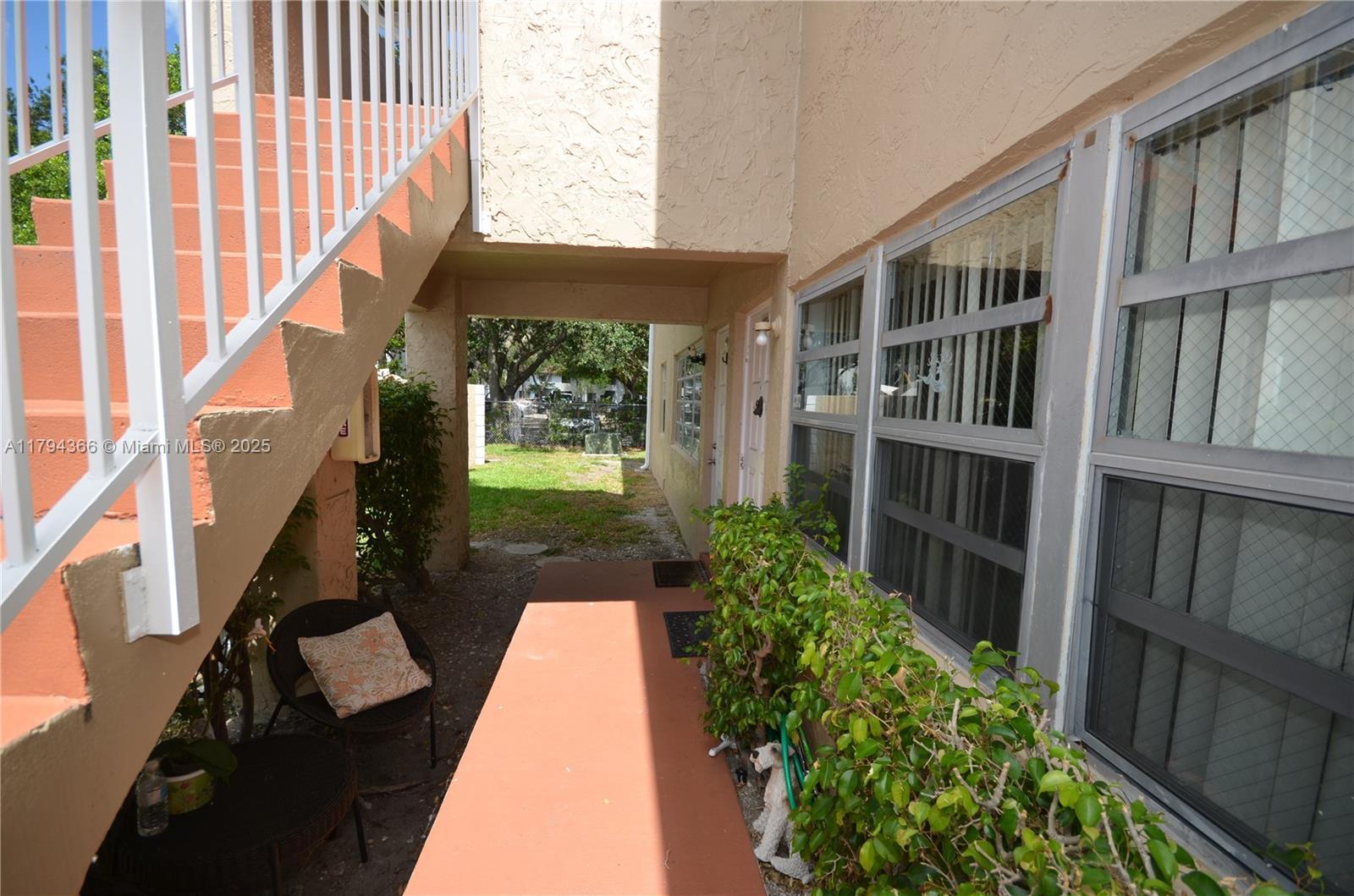Picture of 1004 Twin Lakes Dr # 1004, Coral Springs, FL 33071