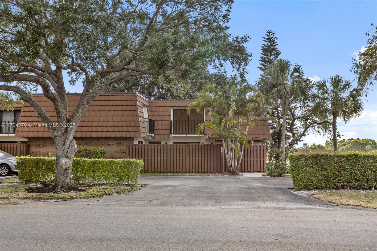 Picture of 853 SW 118Th Ter, Davie, FL 33325