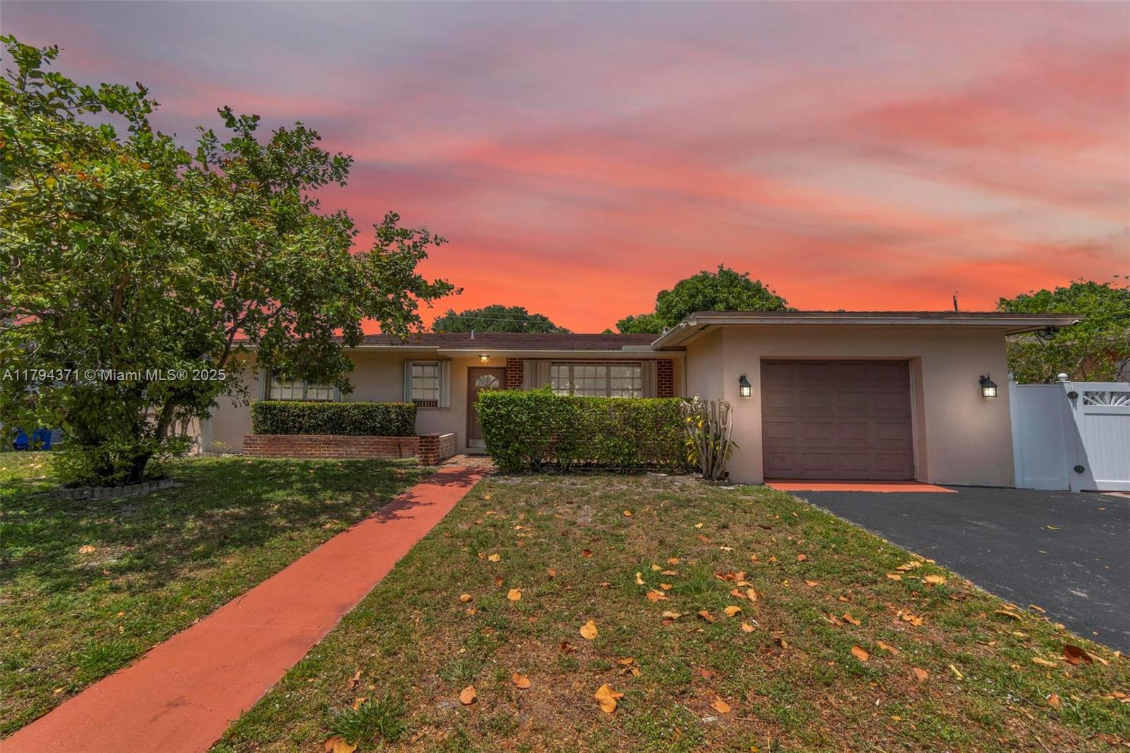 Picture of 700 NW 76Th Ave, Pembroke Pines, FL 33024