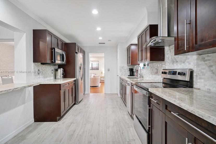 Picture of 850 NE 182Nd Ter, North Miami Beach FL 33162