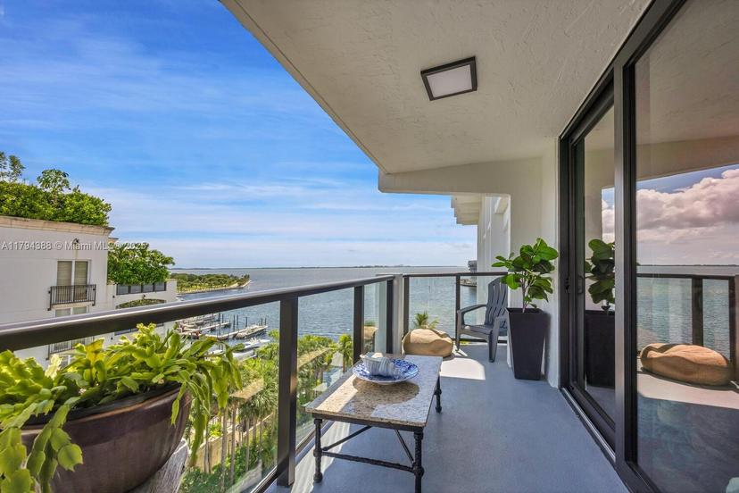 Picture of 1600 S Bayshore Ln # 8D, Coconut Grove FL 33133