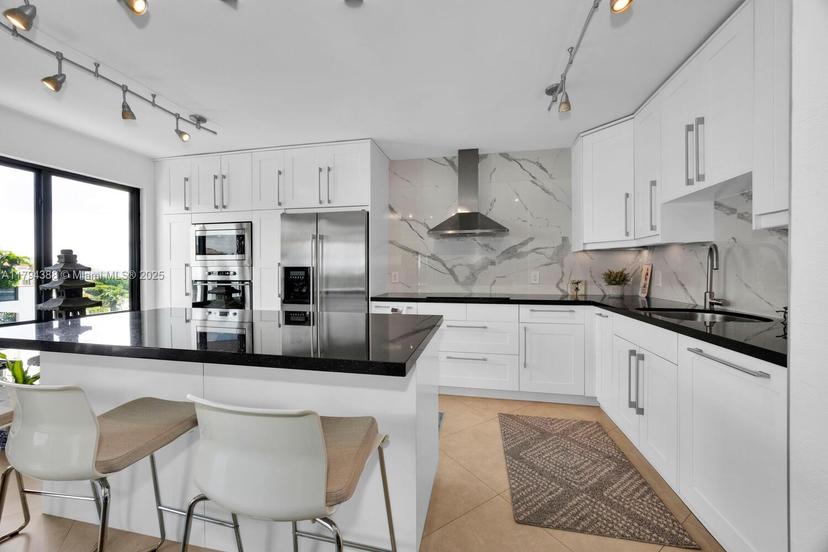 Picture of 1600 S Bayshore Ln # 8D, Coconut Grove FL 33133