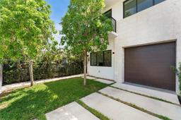 Picture of 3132 Plaza St, Miami, FL 33133