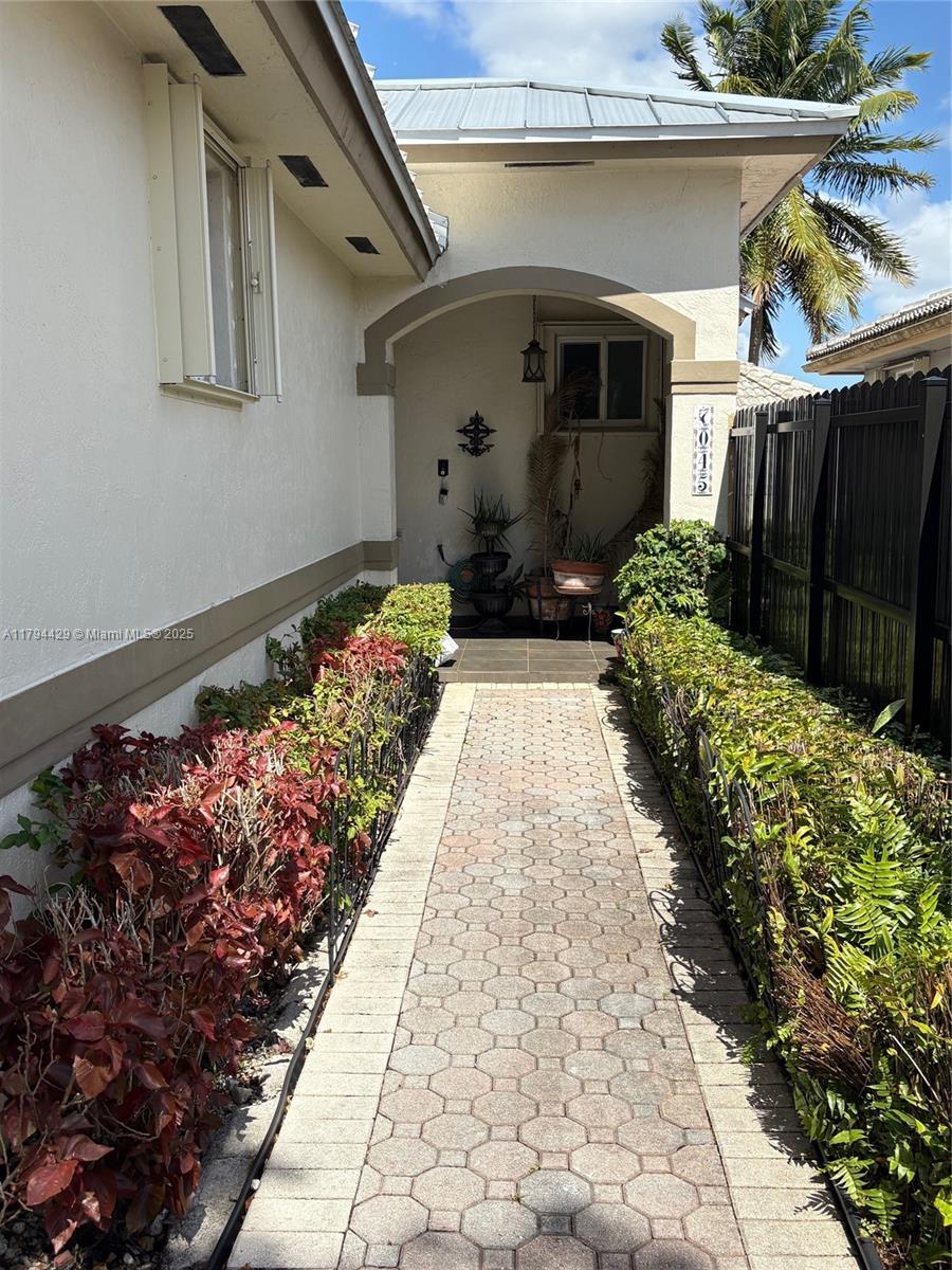 Picture of 7045 SW 161 Pl, Miami, FL 33193
