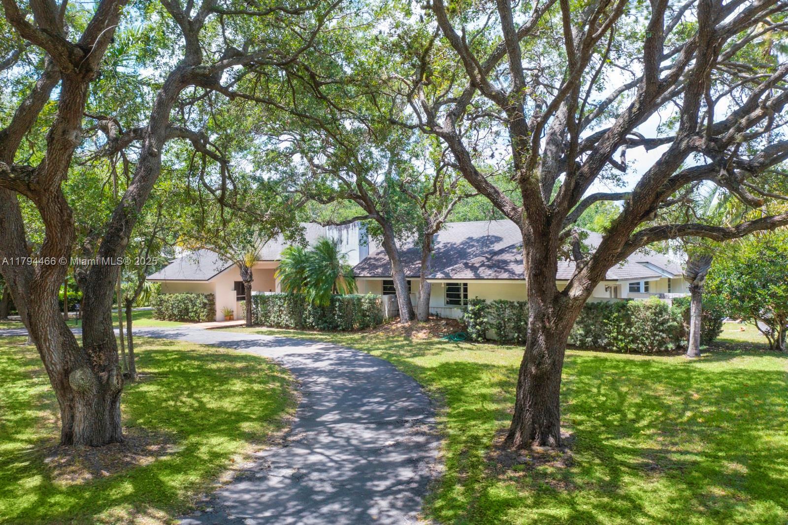 Picture of 6255 SW 99Th Ter, Pinecrest, FL 33156
