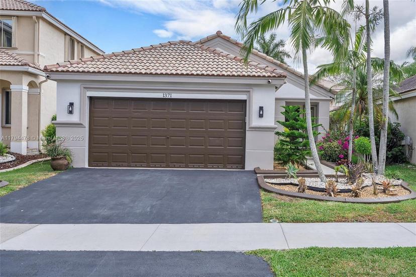 Picture of 1371 Canary Island Dr, Weston FL 33327