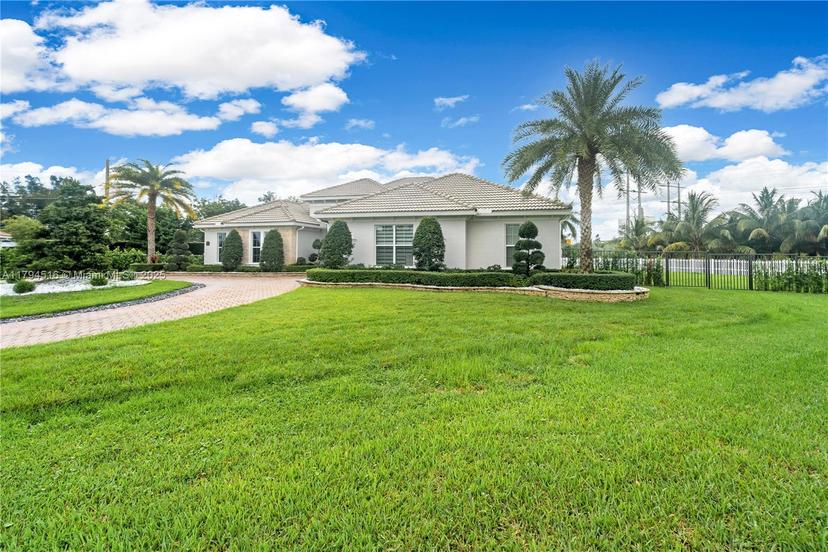 Picture of 5202 S Sterling Ranch Cir, Davie FL 33314
