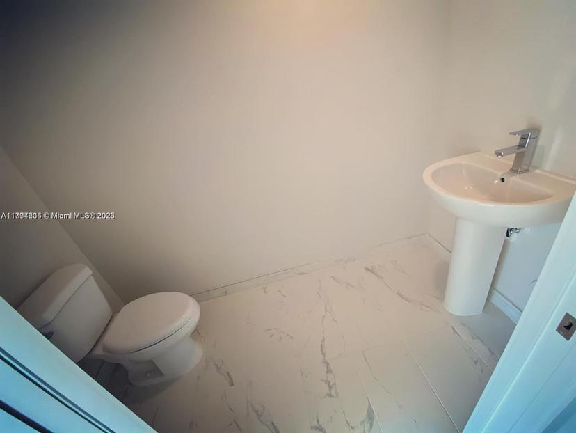 Picture of 2505 NE 193Rd St # 4204, Aventura FL 33180