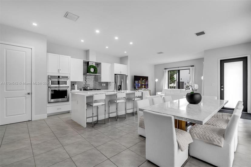 Picture of 4445 NW 82Nd Ave, Doral FL 33166
