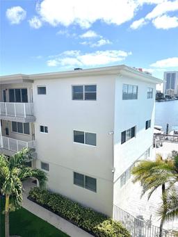 Picture of 462 Golden Isles Dr # 301, Hallandale Beach, FL 33009