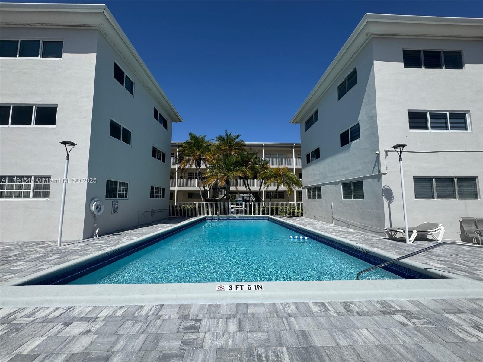 Picture of 462 Golden Isles Dr # 301, Hallandale Beach, FL 33009