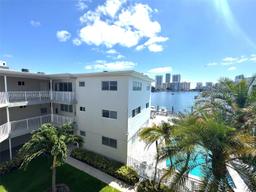 Picture of 462 Golden Isles Dr # 301, Hallandale Beach, FL 33009