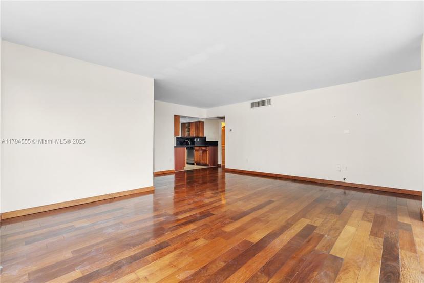 Picture of 11111 Biscayne Blvd # 10H, Miami FL 33181