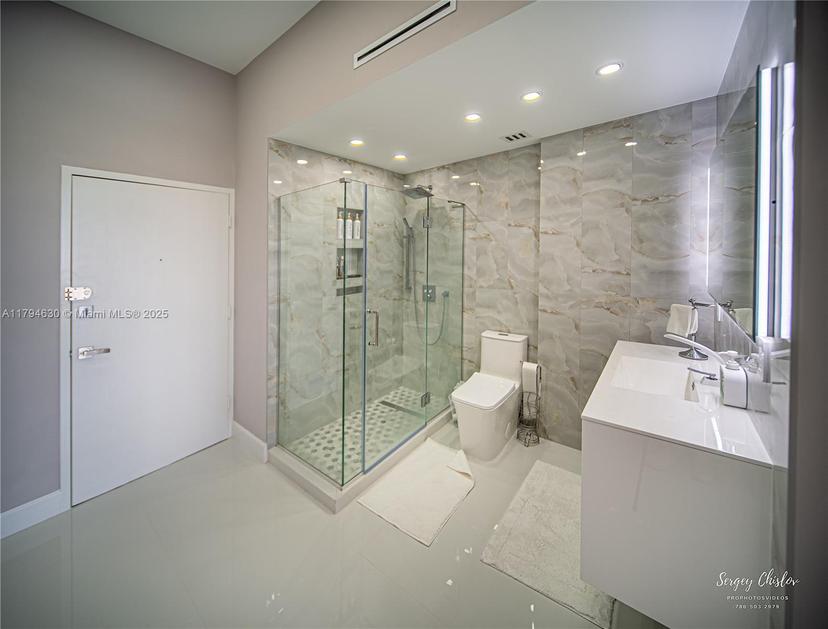Picture of 18011 Biscayne Blvd, Aventura FL 33160