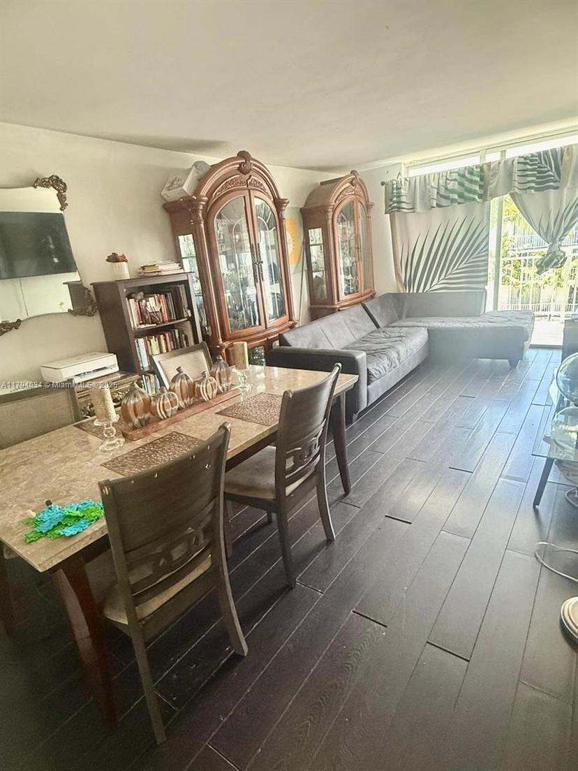 Picture of 488 NW 165Th St Rd # 512, Miami FL 33169