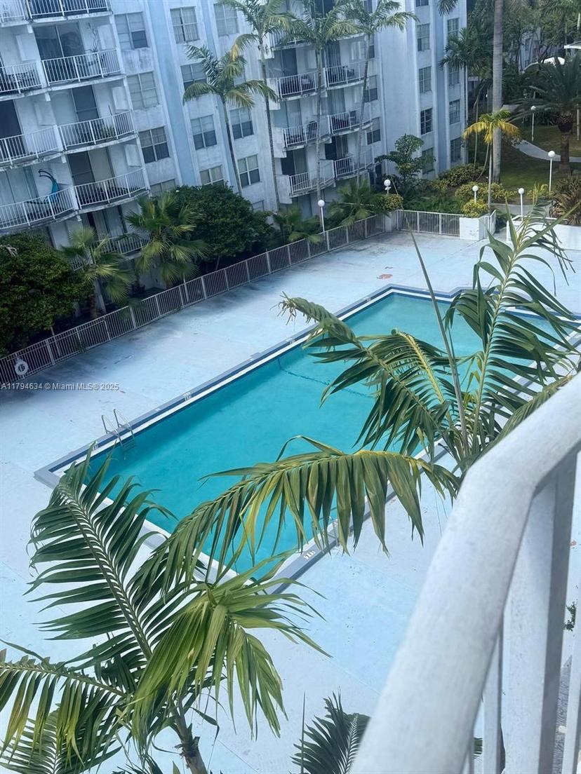 Picture of 488 NW 165Th St Rd # 512, Miami FL 33169
