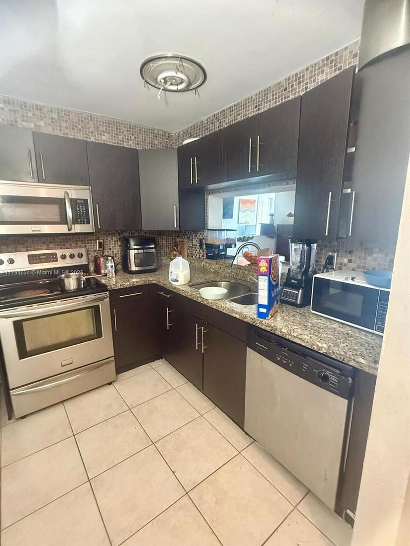 Picture of 488 NW 165Th St Rd # 512, Miami FL 33169