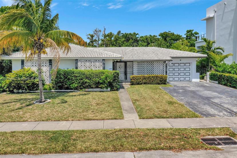 Picture of 12480 Keystone Island Dr, North Miami FL 33181