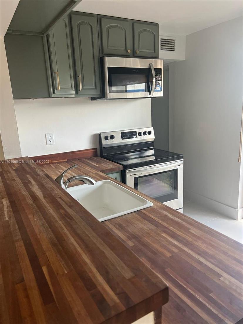 Picture of 8823 NE 4Th Ave Rd # 8823, Miami Shores FL 33138