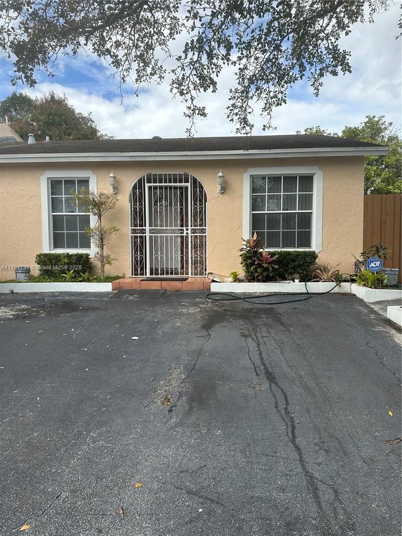 Picture of 2733 NW 204Th Ln, Miami Gardens FL 33056