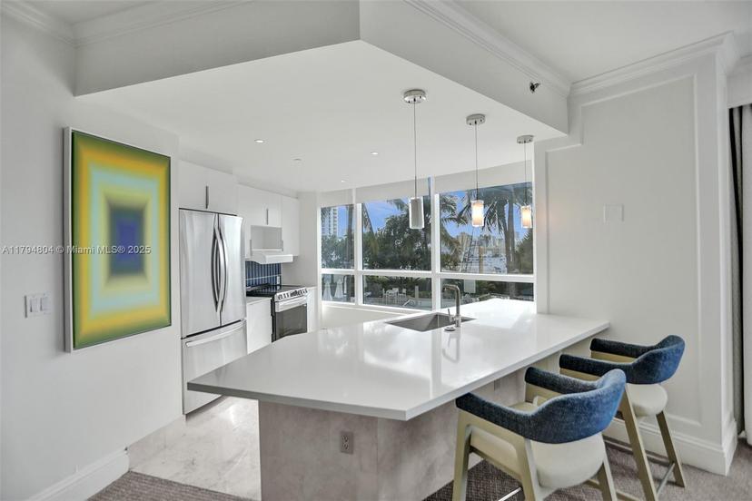 Picture of 4401 Collins Ave # 814, Miami Beach FL 33140