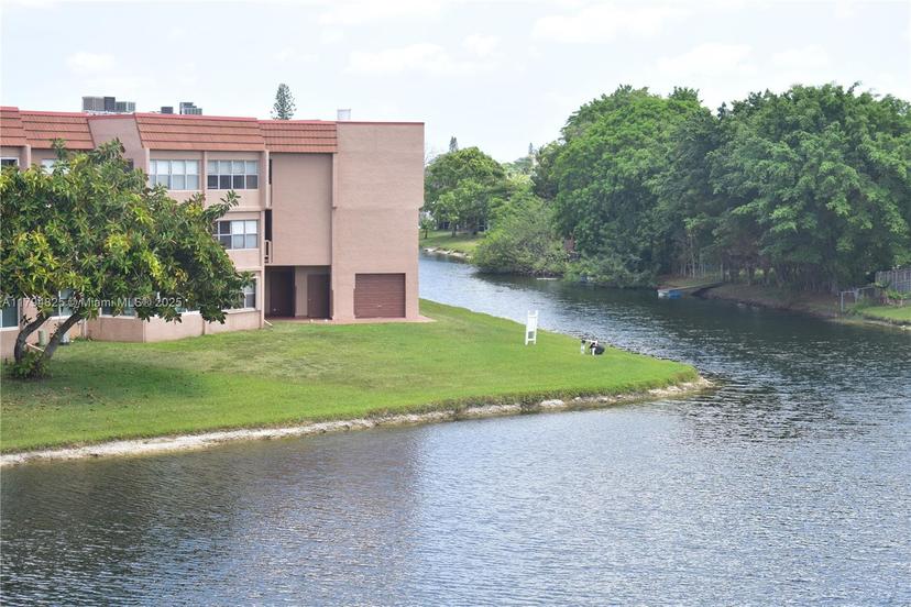Picture of 9900 Sunrise Lakes Blvd # 309, Sunrise FL 33322