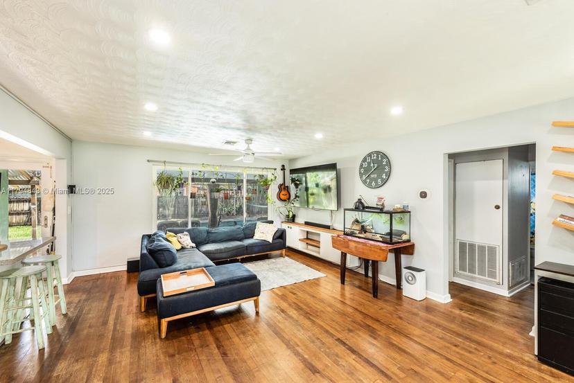Picture of 6809 SW 12Th St, Pembroke Pines FL 33023