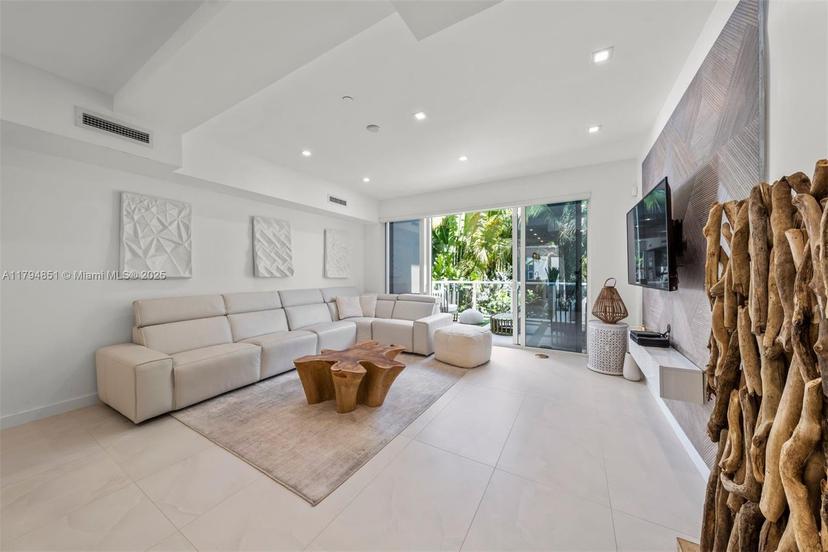 Picture of 455 NE 39Th St # 304, Miami FL 33137