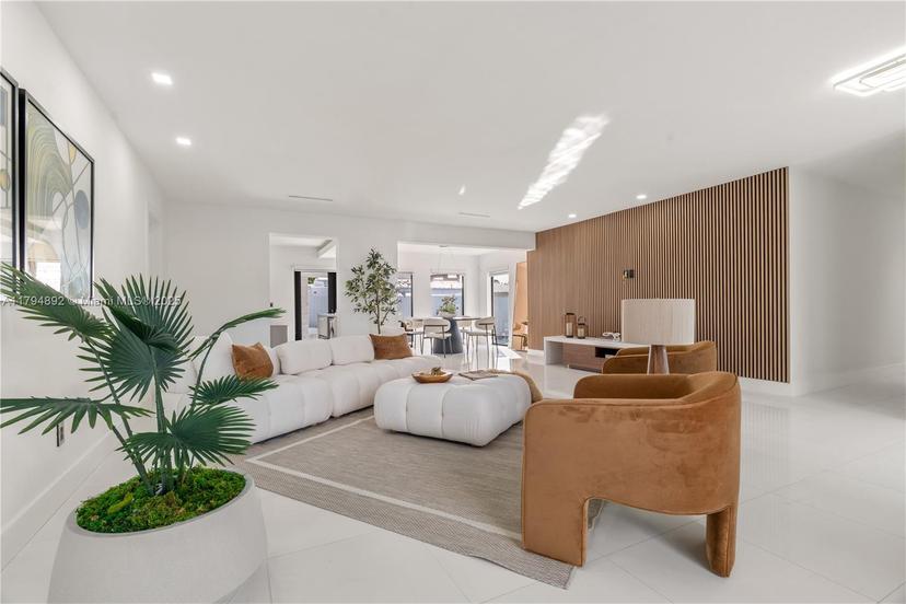 Picture of 2901 Village Green Dr, Miami FL 33175