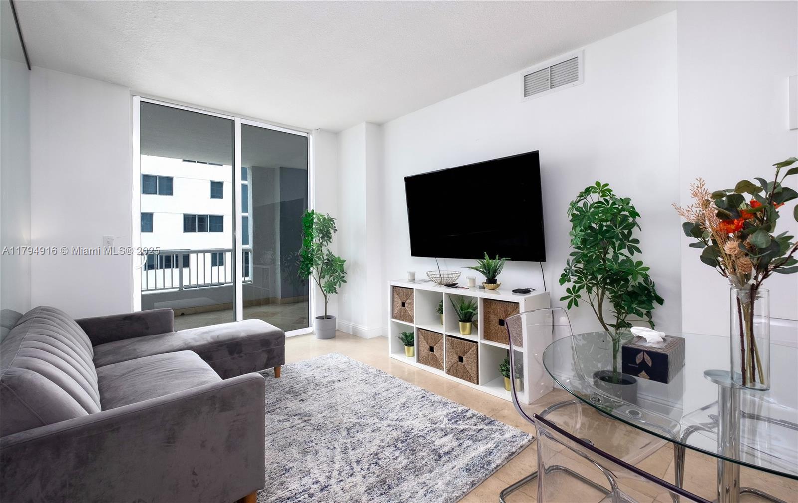 Picture of 170 SE 14Th St # 2708, Miami, FL 33131