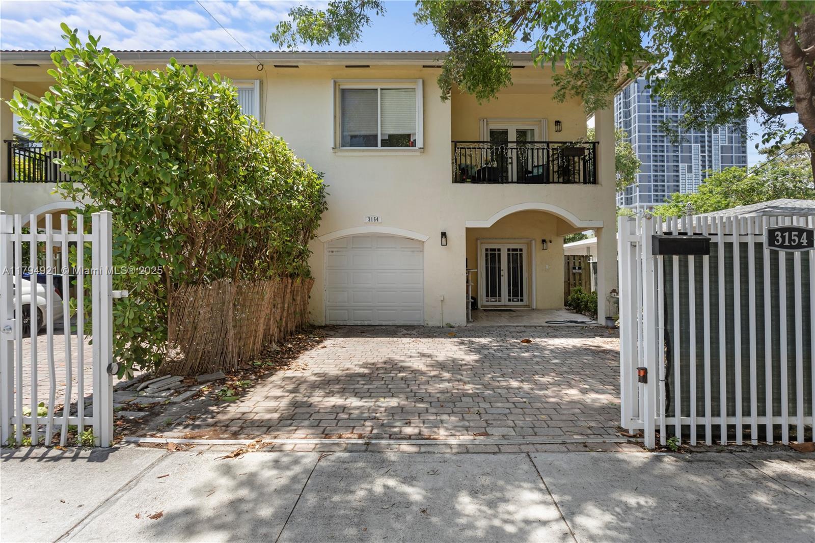 Picture of 3154 Plaza St, Miami, FL 33133