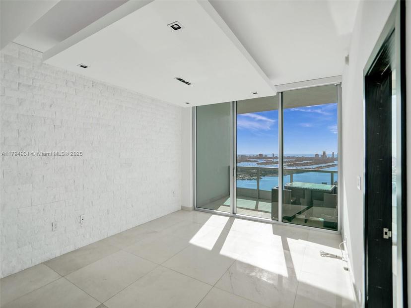 Picture of 900 Biscayne Blvd # 4103, Miami FL 33132