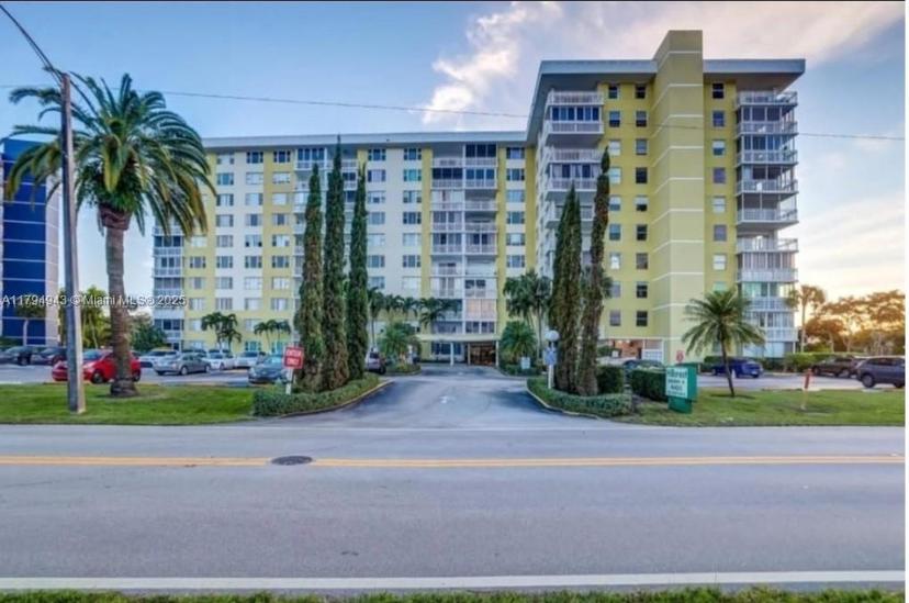Picture of 4400 Hillcres Dr # B, Hollywood FL 33021
