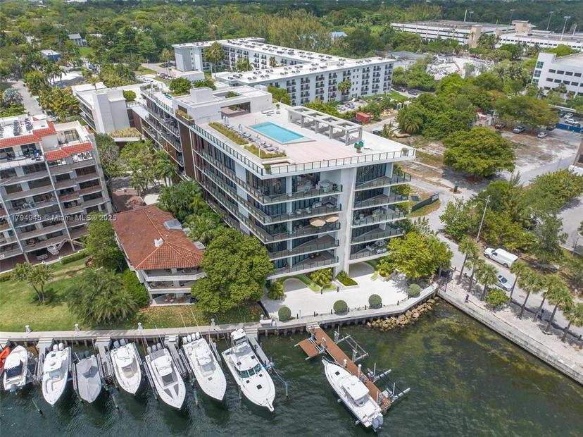 Picture of 3581 E Glencoe St # 207, Miami FL 33133