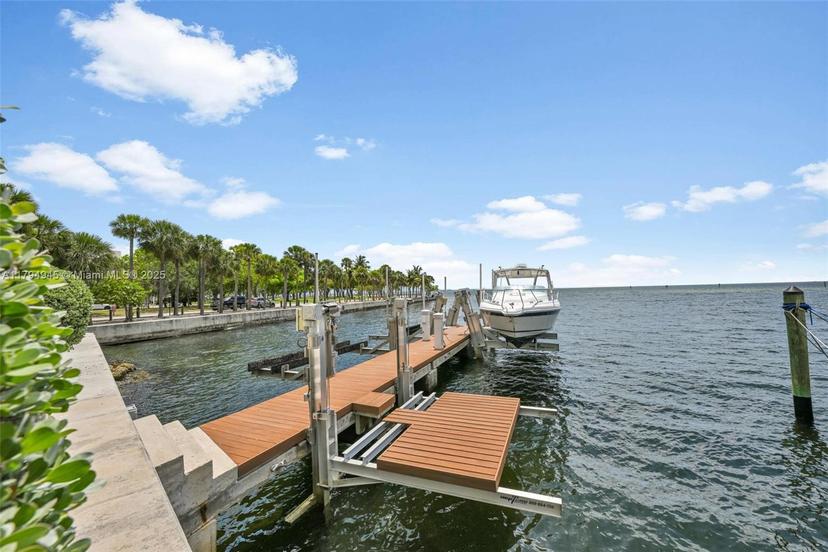 Picture of 3581 E Glencoe St # 207, Miami FL 33133