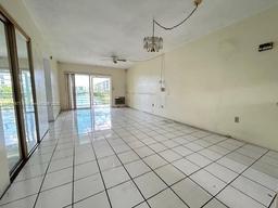 Picture of 285 NE 191St St # 2923, Miami, FL 33179