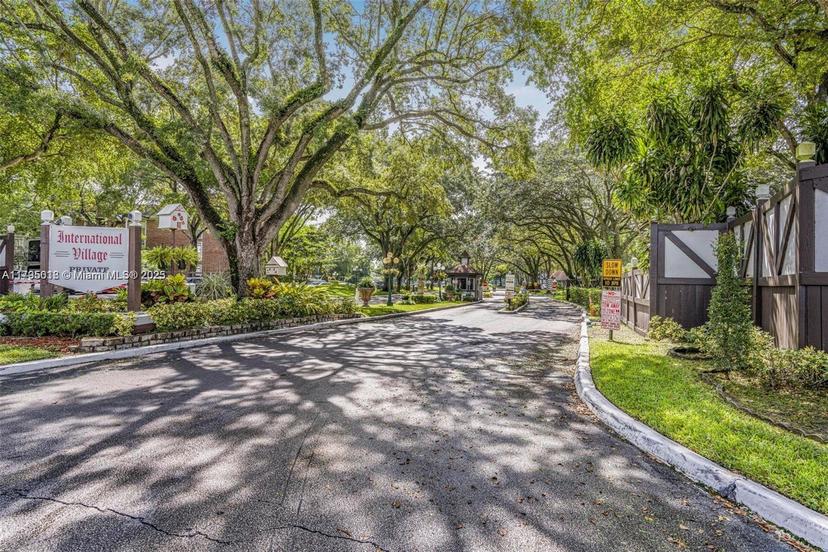 Picture of 3650 Inverrary Dr # 3P, Lauderhill FL 33319